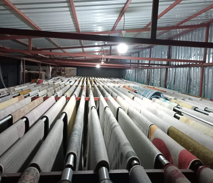 Kurutma alanında halılar